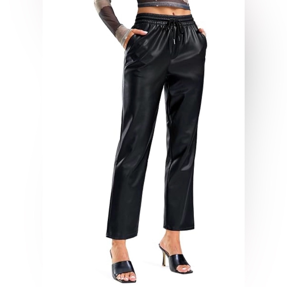 Maison d’ Amelie Women's Faux Leather High Waisted Cropped Pants - Size Large